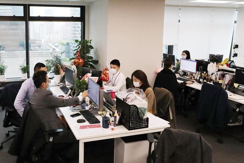 Người thất nghiệp Trung Quốc bỏ tiền thuê chỗ ngồi ở văn phòng giả