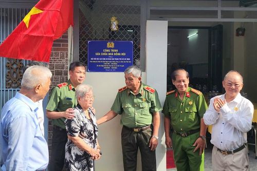 TP Hồ Chí Minh bàn giao 'Mái ấm nghĩa tình' cho hai hội viên Hội Cựu CAND có hoàn cảnh khó khăn