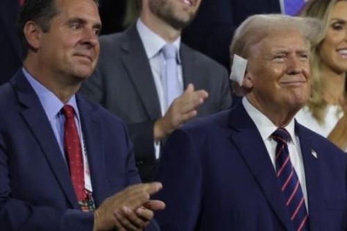 Công ty của ông Trump có động thái lạ giữa lúc lỗ 'sấp mặt'