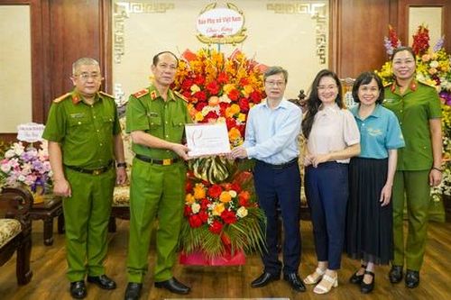 Báo Phụ nữ Việt Nam chúc mừng Học viện Cảnh sát nhân dân nhân dịp 80 năm Ngày truyền thống CAND