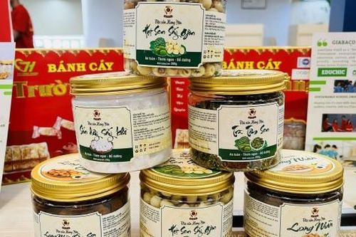 Hưng Yên: Đưa sản phẩm 'nhãn ôm sen' đến với người tiêu dùng