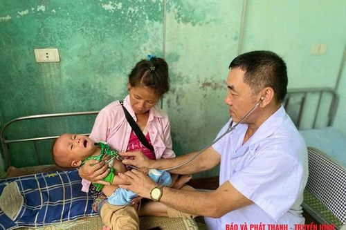 Người y sĩ 20 năm chăm sóc sức khỏe cho đồng bào Mông