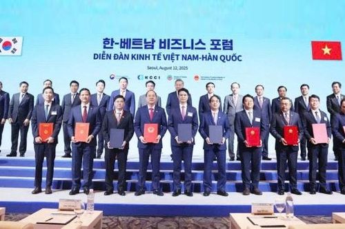 Chủ tịch UBND tỉnh Vương Quốc Tuấn dự Diễn đàn Kinh tế Việt Nam - Hàn Quốc và trao biên bản ghi nhớ đầu tư cho doanh nghiệp