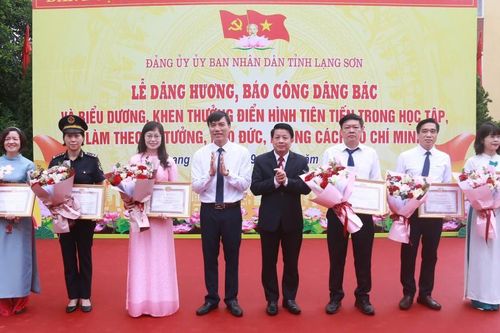 Đưa việc học và làm theo Bác đi vào chiều sâu