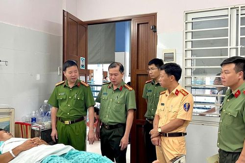 Thăm hỏi, động viên cán bộ CSGT Lâm Đồng bị thương khi làm nhiệm vụ