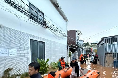 Di dời 40 hộ dân ở phường Lâm Viên - Đà Lạt bị ngập do mưa lớn kéo dài