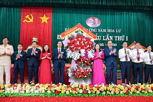 Đồng chí Phó Bí thư Thường trực Tỉnh ủy Đinh Thị Lụa dự và chỉ đạo Đại hội Đảng bộ phường Nam Hoa Lư, nhiệm kỳ 2025-2030
