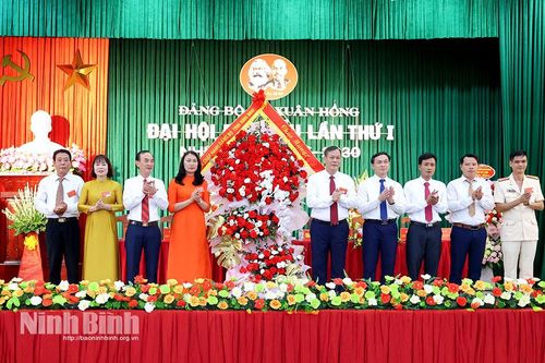 Đồng chí Phó Bí thư Tỉnh ủy, Chủ tịch HĐND tỉnh Lê Quốc Chỉnh dự và chỉ đạo Đại hội Đảng bộ xã Xuân Hồng, nhiệm kỳ 2025 - 2030