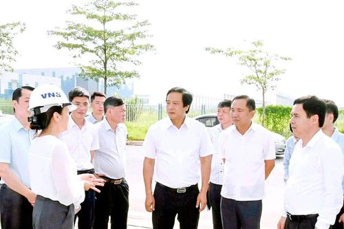 Phó Chủ tịch UBND tỉnh Nguyễn Mạnh Sơn kiểm tra tình hình thực hiện một số dự án đầu tư hạ tầng cụm công nghiệp