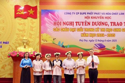 Công ty CP Supe Phốt phát và Hóa chất Lâm Thao: Trao thưởng hơn 94 triệu đồng cho học sinh đạt giải trong kỳ thi chọn học sinh giỏi các cấp
