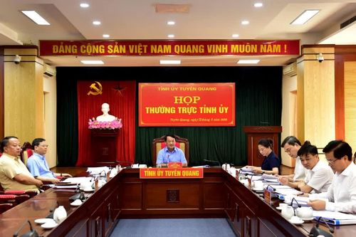 Thường trực Tỉnh ủy cho ý kiến vào kịch bản tăng trưởng của tỉnh