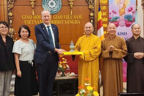Hà Nội: Đại sứ Đặc mệnh toàn quyền Israel tại Việt Nam tới thăm chư tôn đức Trung ương GHPGVN