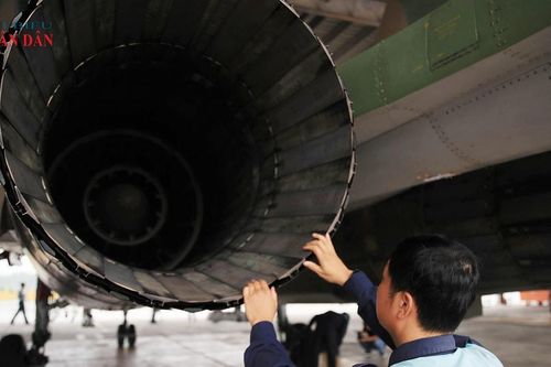 Gặp người bảo đảm an toàn cho những lần cất cánh của tiêm kích Su-30MK2