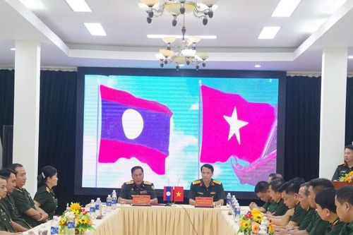 Đoàn Văn công Quân đội nhân dân Lào giao lưu, biểu diễn tại Quân khu 4