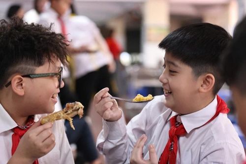 Hà Nội chính thức triển khai thực hiện hỗ trợ bữa ăn bán trú cho học sinh tiểu học