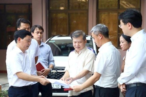 Chánh án Lê Minh Trí kiểm tra, chỉ đạo cải tạo địa điểm tiếp công dân