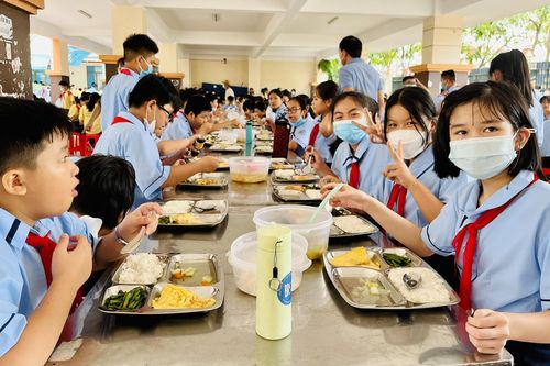 Hà Nội hỗ trợ bữa ăn bán trú cho học sinh tiểu học từ năm học 2025-2026