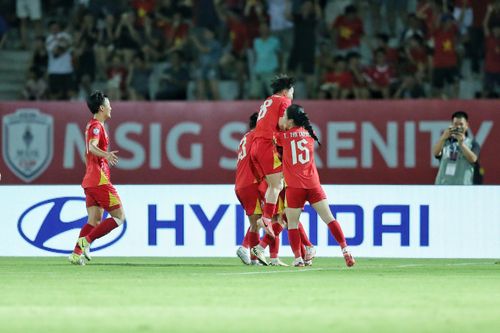 Đánh bại ĐT nữ Thái Lan, ĐT nữ Việt Nam chiếm ngôi đầu bảng