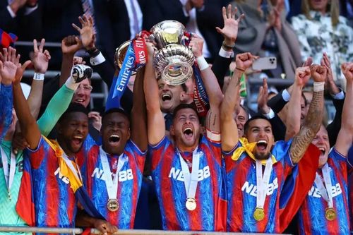 Crystal Palace không được dự Europa League