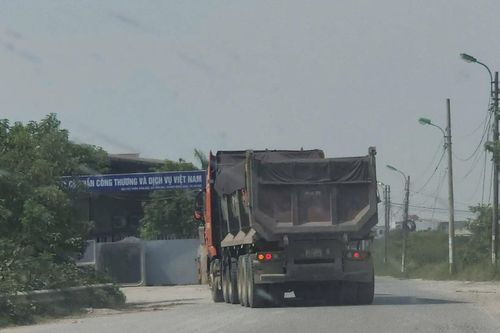Xe tải náo loạn đường Vân Trì bị 'truy quét' dứt điểm