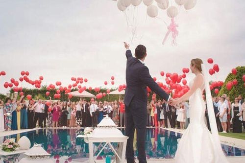'Độc chiêu' kiếm tiền mừng cưới 'lạ đời': Bán vé mời người lạ tới dự đám cưới, giá lên tới cả chục triệu đồng vẫn hết sạch