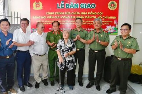 Bàn giao 2 căn nhà cho Hội viên Hội cựu CAND TPHCM: Trọn nghĩa vẹn tình đồng đội