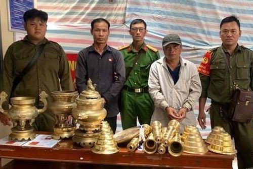 Cặp đôi có 5 tiền án tiếp tục trộm cắp lư hương trong cơ sở thờ tự