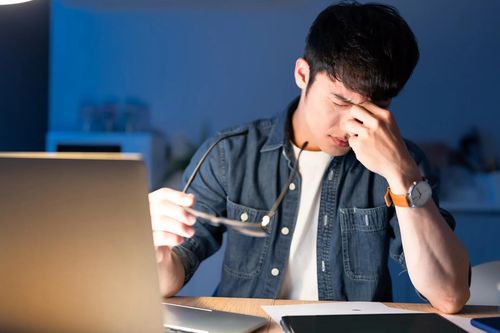 Chạy theo 'bánh vẽ' của sếp, tôi từng đột quỵ do làm việc quá sức