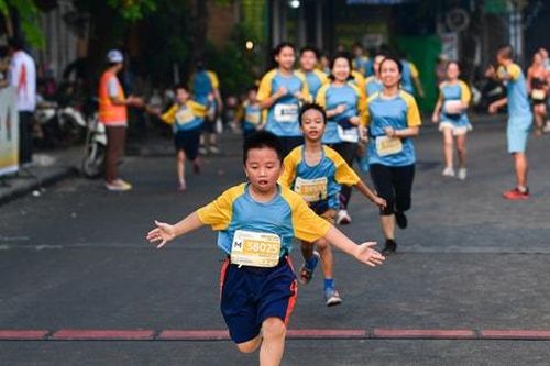 Vietnam Airlines tổ chức giải chạy 'Run For Love 2025'