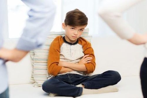 4 hành vi ở trẻ cho thấy mối quan hệ vợ chồng bạn đang rất tệ