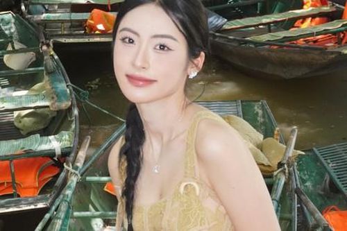 Á hậu Việt Nam quê Hải Phòng khoe vẻ mong manh trong loạt ảnh check-in Ninh Bình