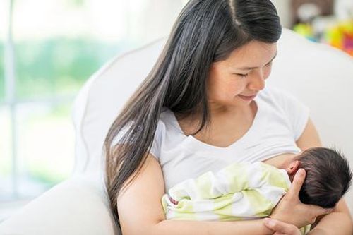 Từ đau núm vú đến tắc tia sữa - Mẹ xử lý thế nào?