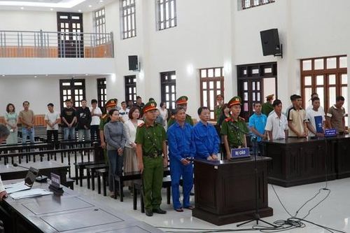 15 năm tù cho kẻ 'nổ' quen biết nhiều lãnh đạo cấp cao để 'chạy án'