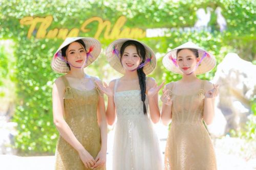 Hoa hậu Hà Trúc Linh cùng Á hậu Châu Anh, Vân Nhi trải nghiệm du lịch tại Ninh Bình