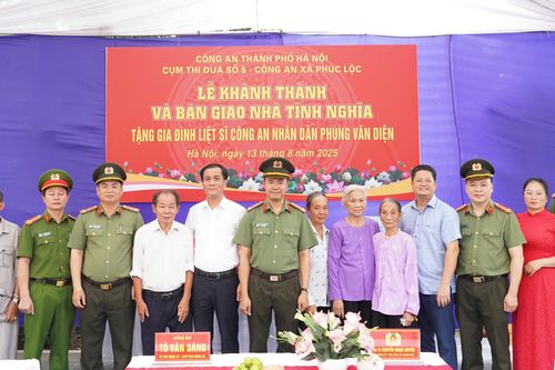 Công an Hà Nội khánh thành nhà tình nghĩa tặng gia đình thân nhân liệt sĩ Phùng Văn Diện
