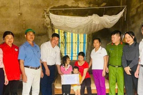 Người 'giữ lửa' đoàn kết ở thôn Mạ