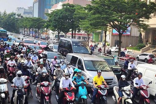 Đồng bộ nhiều giải pháp hạn chế xe xăng