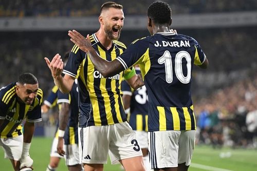Mourinho ngược dòng hạ gục Van Persie