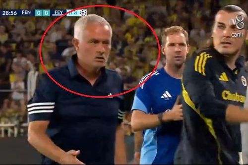 Khoảnh khắc Mourinho ngỡ ngàng