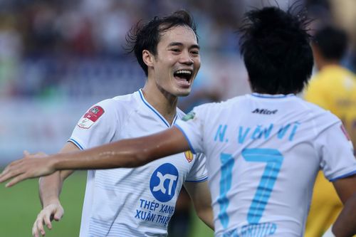 Văn Toàn nghỉ hết lượt đi V.League 2025/26