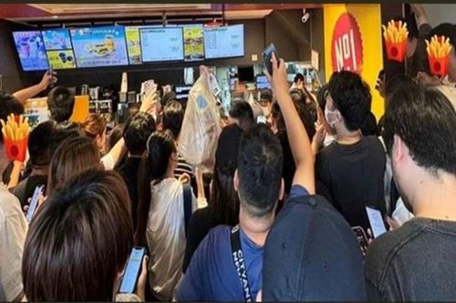 McDonald's Nhật Bản xin lỗi sau cơn sốt thẻ Pokémon