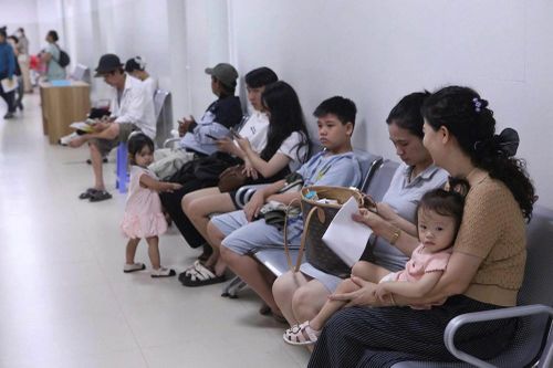 Trẻ nhập viện tăng do nắng nóng kéo dài