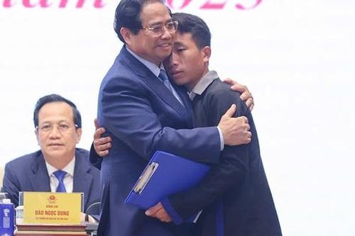Trưởng bản Mùa A Thi: Mang tiếng nói của bản làng vùng cao đến với Thủ đô