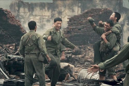 'Mưa đỏ' chính thức ra mắt trailer, hướng tới ngày đại lễ