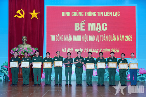 Binh chủng Thông tin liên lạc bế mạc thi công nhận danh hiệu báo vụ toàn quân