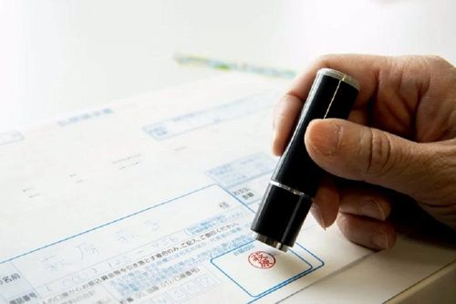 Nhật Bản loay hoay thoát 'bóng ma' máy fax và con dấu