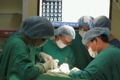 Phẫu thuật u tuyến nước bọt mang tai cho nam bệnh nhân 53 tuổi