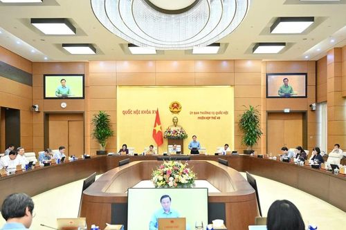 Ủy ban Thường vụ Quốc hội bàn quyết sách cho giáo dục