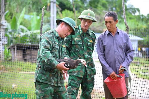 Đảng viên Biên phòng trong lòng đồng bào dân tộc nơi biên giới
