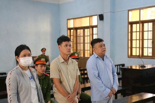 Gia Lai: Lừa 'bảo kê' cho xe thông chốt giao thông để chiếm đoạt tiền, 2 vợ chồng lãnh án